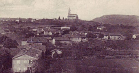 Vieille photo d'une vue sur la commune